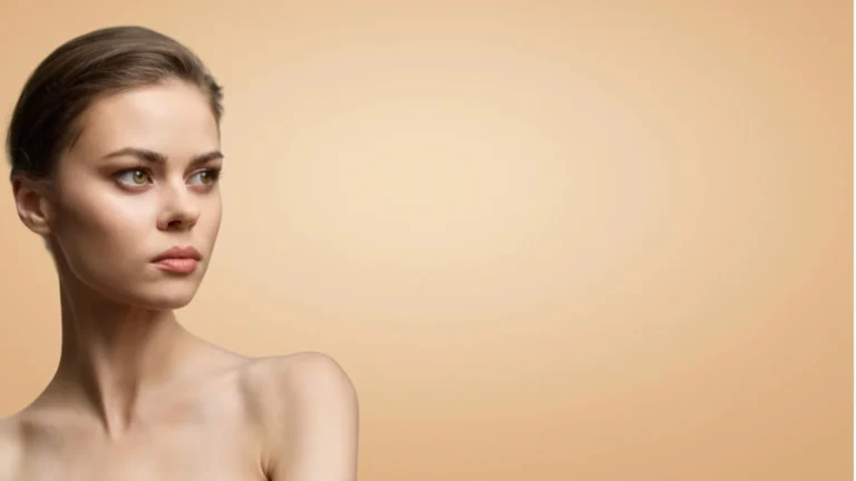 Portret młodej kobiety z naturalnymi, uczesanymi brwiami